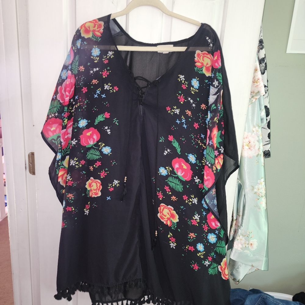 Beaches & Boho Black Floral Kimono